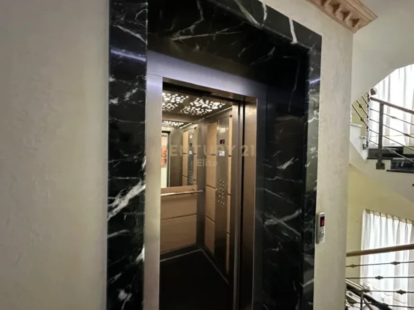 Tirane, shitet hotel , 2.000 m² 3.000.000 € (Kombinat)