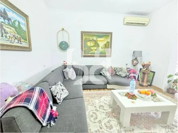 Tirane, jepet me qera apartament 1+1 Kati 1, 80 m² 520 € (Haxhi Alia)