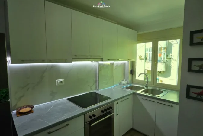 Tirane, jepet me qera Vile 2+1 Kati 4, 80 m² 620 € (Rruga e Durresit)