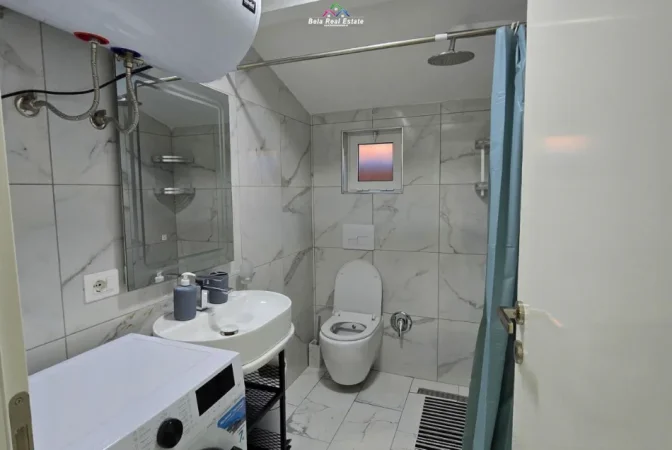 Tirane, jepet me qera Vile 2+1 Kati 4, 80 m² 620 € (Rruga e Durresit)