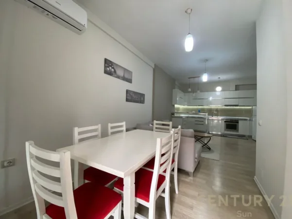 Tirane, jepet me qera apartament 2+1+Ballkon Kati 5, 94 m² 700 € (kodra e diellit)