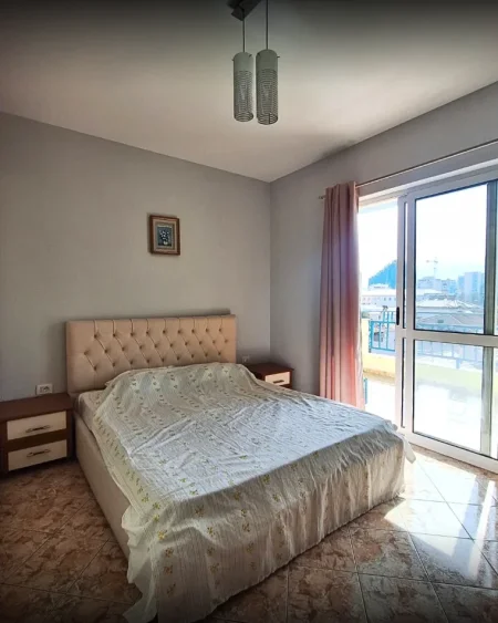 Tirane, jepet me qera apartament 1+1+Ballkon Kati 5, 70 m² 550 € (Rruga e kavajes)
