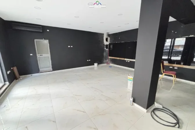 Tirane, jepet me qera dyqan Kati 0, 50 m² 625 € (ish ekspozita)