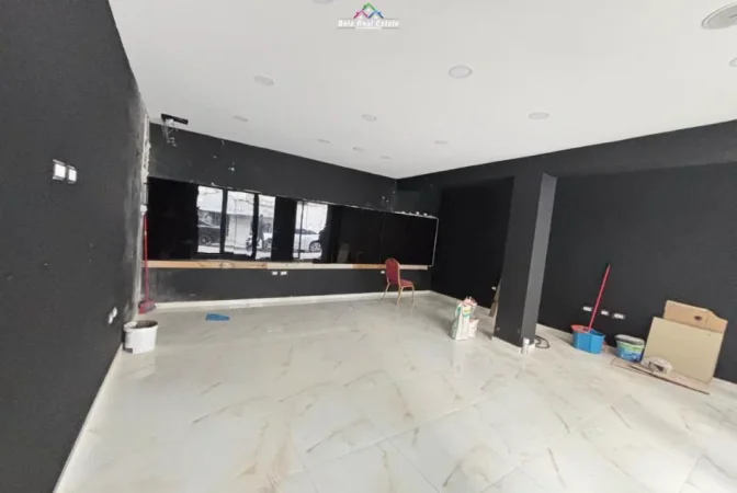 Tirane, jepet me qera dyqan Kati 0, 50 m² 625 € (ish ekspozita)