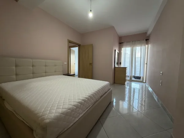 Tirane, jepet me qera apartament 2+1+Ballkon Kati 3, 90 m² 450 € (Astir)