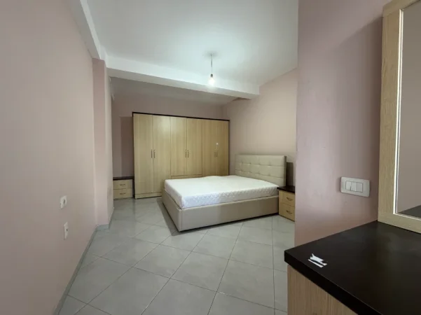 Tirane, jepet me qera apartament 2+1+Ballkon Kati 3, 90 m² 450 € (Astir)