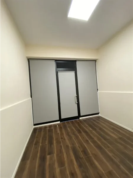 Tirane, jepet me qera dyqan Kati 0, 15 m² 60.000 € (Rruga Tish Dahia)