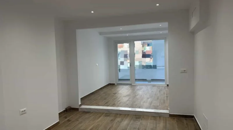 Tirane, jepet me qera zyre Kati 2, 65 m² 800 € (Rruga Jordan Misja)