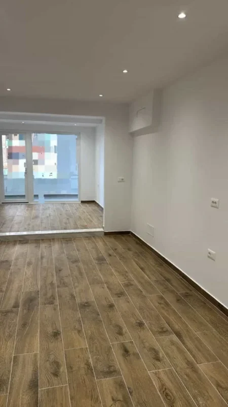 Tirane, jepet me qera zyre Kati 2, 55 m² 800 € (Rruga Jordan Misja)