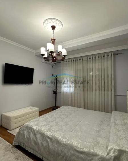 Tirane, jepet me qera apartament 3+1+2 Kati 6, 140 m² 100.000 ALL (Vasil Shanto)