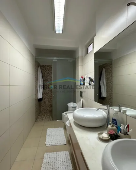 Tirane, jepet me qera apartament 3+1+2 Kati 6, 140 m² 100.000 ALL (Vasil Shanto)