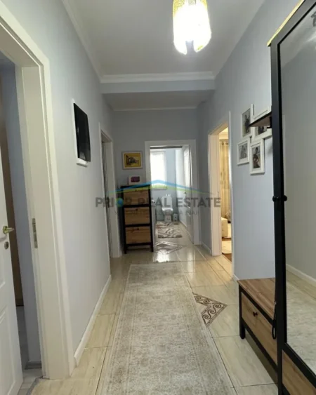 Tirane, jepet me qera apartament 3+1+2 Kati 6, 140 m² 100.000 ALL (Vasil Shanto)