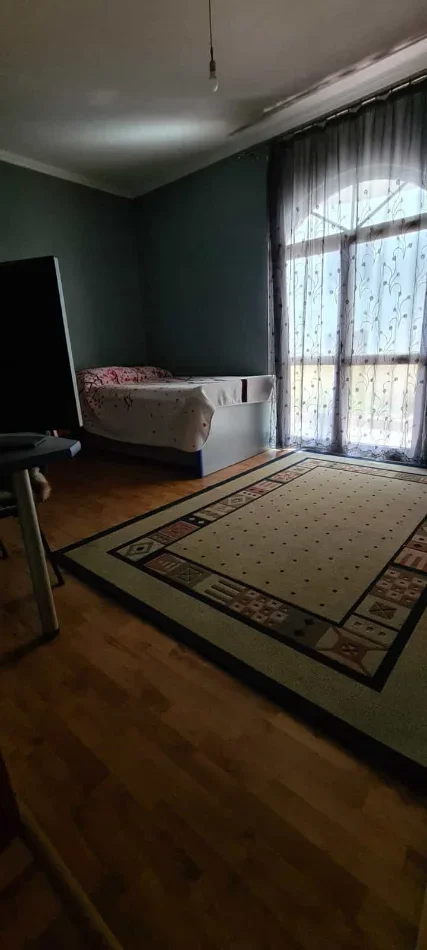 Tirane, jepet me qera Vile Kati 4, 105 m² 4.000 € (Rruga Islam Alla)