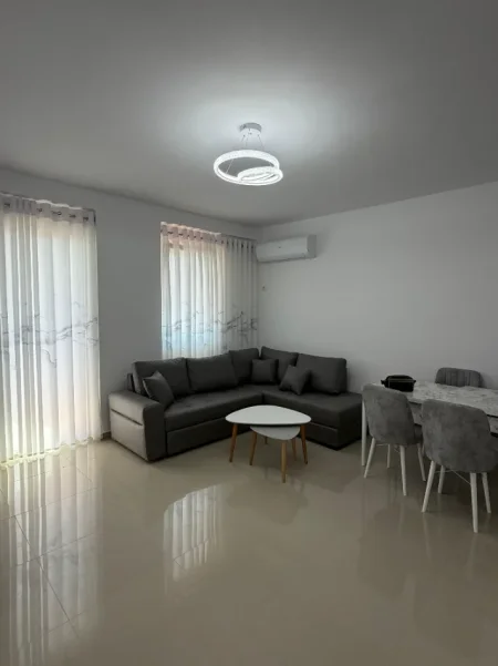 Tirane, jepet me qera apartament 1+1+Aneks+Ballkon Kati 5, 480 € (astir)