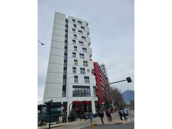 Tirane, jepet me qera ambjent biznesi Kati 1, 240 m² 2.500 € (Kompleksi Arlis, rruga e Dibres)
