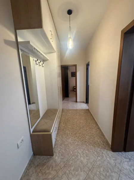 Tirane, jepet me qera apartament 1+1+Ballkon Kati 6, 75 m² 550 € (Pas Square 21,Rruga Muhedin Llagami, Tiranë)