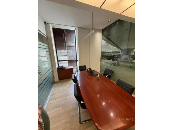 Tirane, jepet me qera zyre Kati 2, 90 m² 1.400 € (Nobis, Liqeni i Tiranes)
