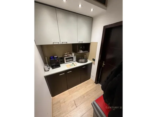 Tirane, jepet me qera zyre Kati 2, 90 m² 1.400 € (Nobis, Liqeni i Tiranes)