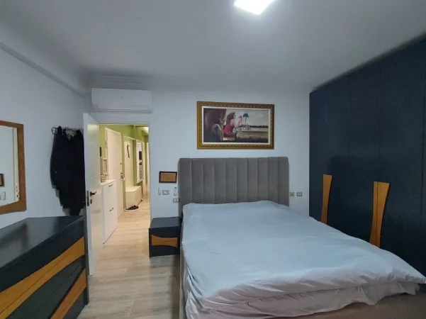 Tirane, jepet me qera apartament 3+1+Ballkon Kati 2, 125 m² 1.000 € (Selvia)