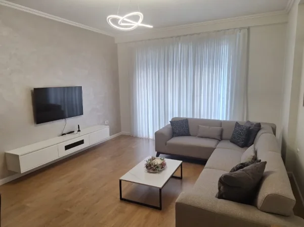 Tirane, jepet me qera apartament 2+1 Kati 6, 104 m² 600 € (Rruga "Panajot Pano")