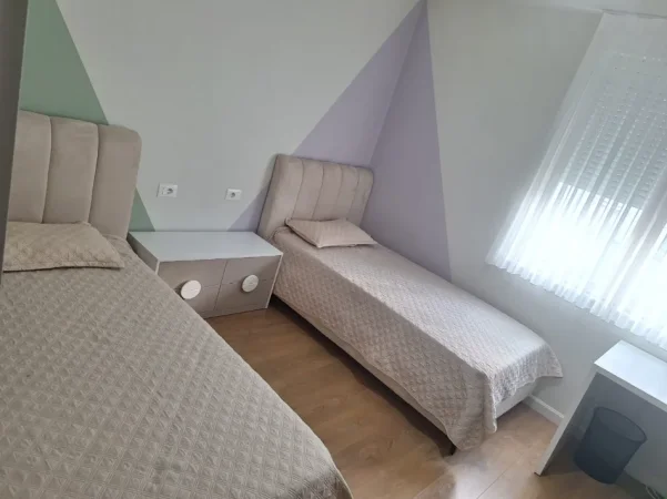 Tirane, jepet me qera apartament 2+1 Kati 6, 104 m² 600 € (Rruga "Panajot Pano")