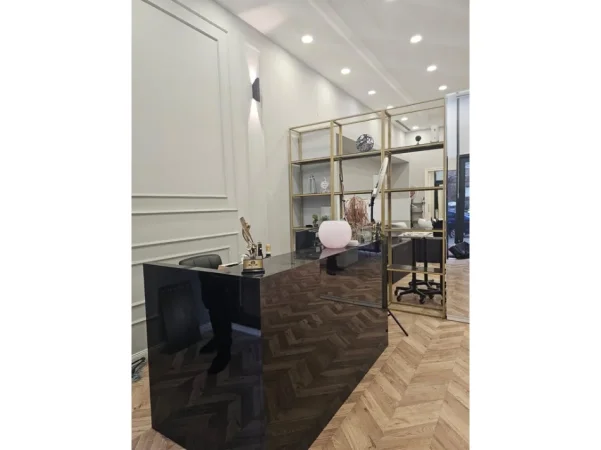 Tirane, jepet me qera zyre Kati 0, 100 m² 2.200 € (Prane Art Turbina)