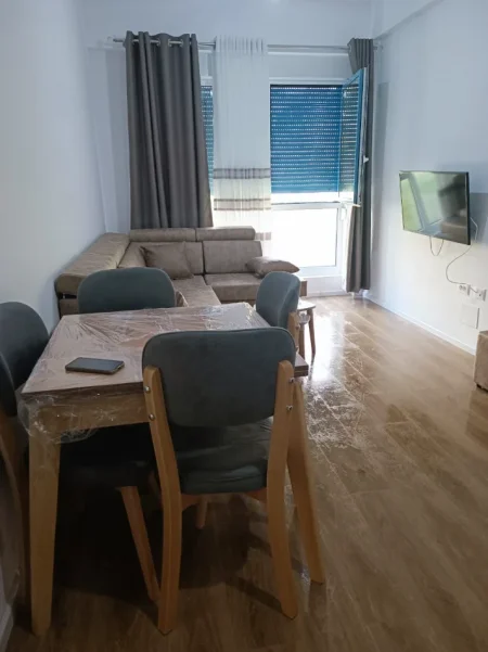 Tirane, jap me qera apartament 1+1+Ballkon Kati 2, 57 m² 400 € (Rruga Dalip Topi)