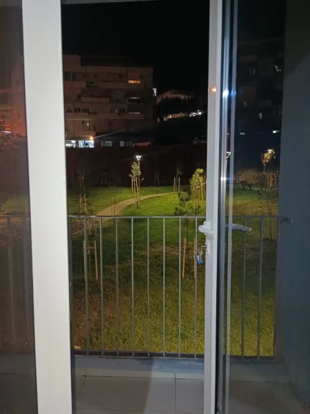 Tirane, jap me qera apartament 1+1+Ballkon Kati 2, 57 m² 400 € (Rruga Dalip Topi)