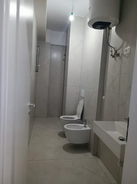 Tirane, jap me qera apartament 1+1+Ballkon Kati 2, 57 m² 400 € (Rruga Dalip Topi)