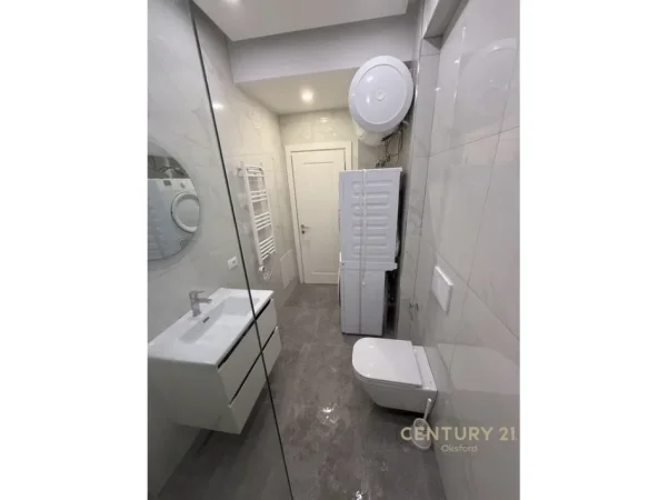 Tirane, shitet apartament 1+1 , 68 m² 140.000 € (kodra e diellit)