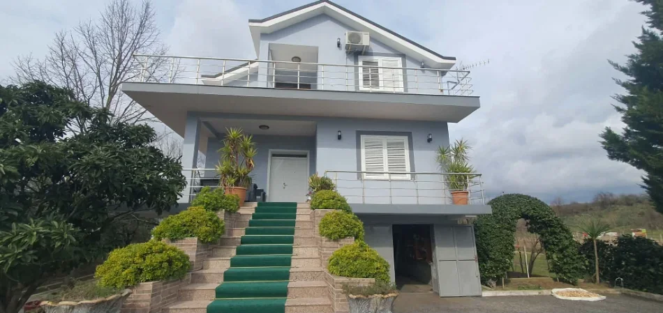 Tirane, shitet nga Pronari, pa-komision 3 Katshe Kati 3, 10.000 m² 1.200.000 € (Vore)