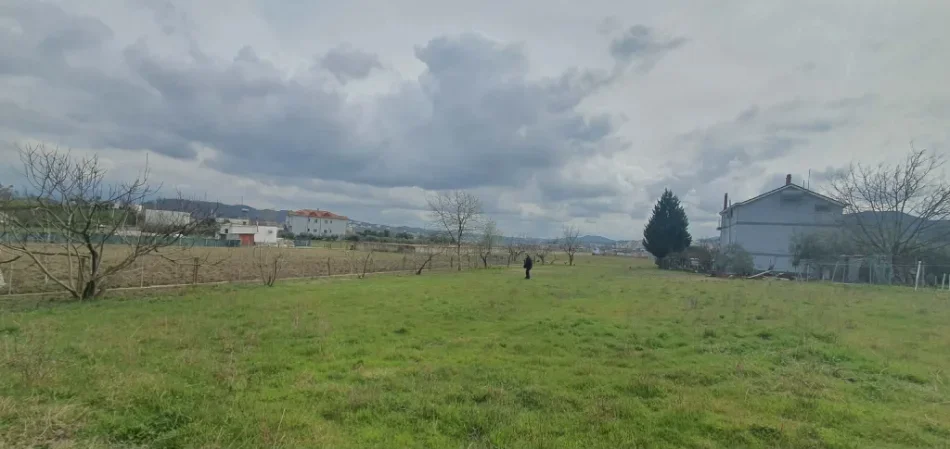 Tirane, shitet nga Pronari, pa-komision 3 Katshe Kati 3, 10.000 m² 1.200.000 € (Vore)