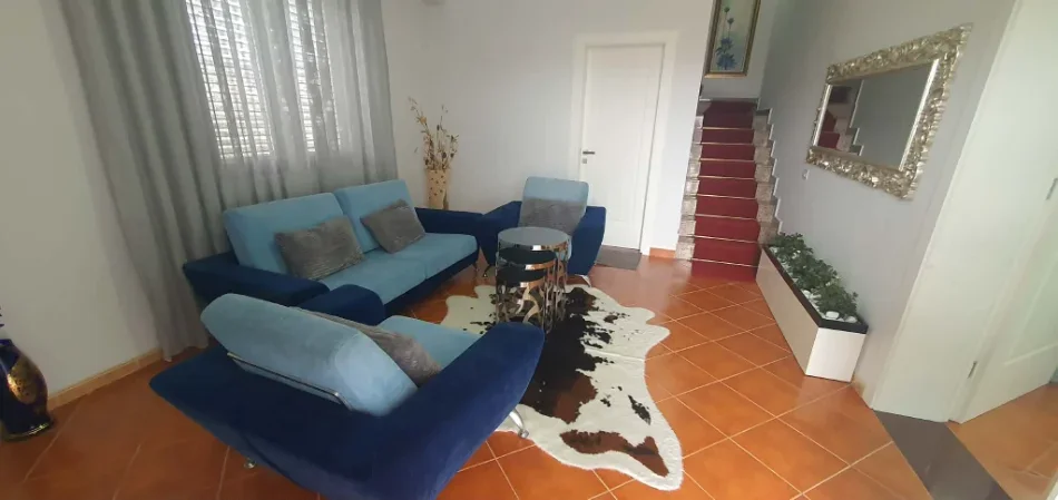 Tirane, shitet nga Pronari, pa-komision 3 Katshe Kati 3, 10.000 m² 1.200.000 € (Vore)