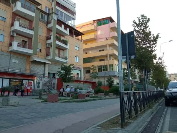 Tirane, shitet nga Pronari, pa-komision ambjent biznesi Kati 0, 97 m² 200.000 € (RRUGA SHKELQIM FUSHA)