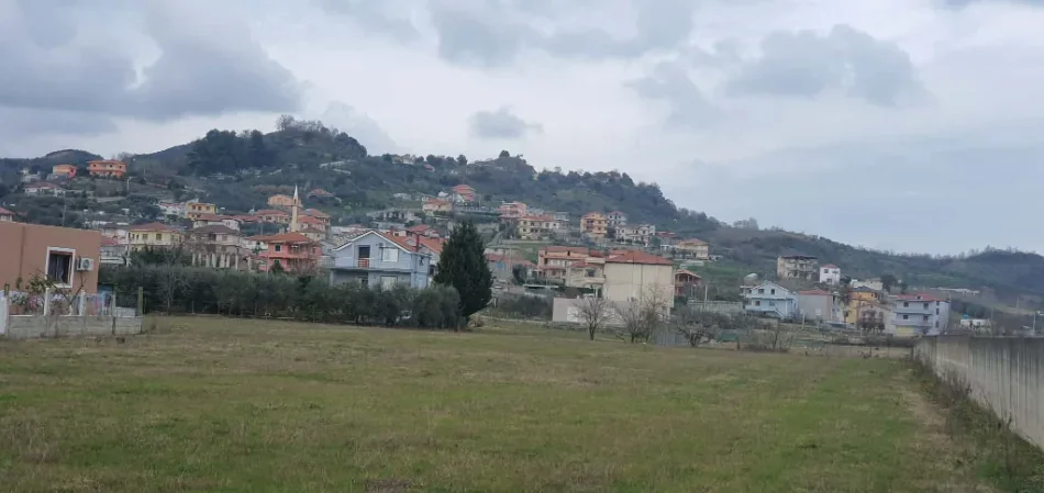 Tirane, shitet truall , 10.000 m² 1.000.000 € (Vore)