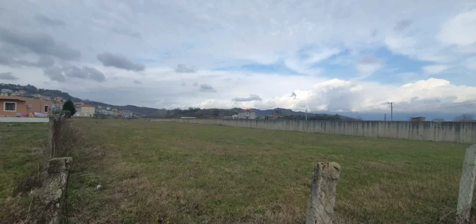 Tirane, shitet truall , 10.000 m² 1.000.000 € (Vore)