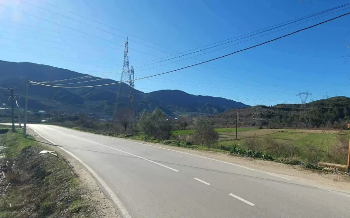 Tirane, shitet truall , 1.400 m² (Ibe e poshtme)