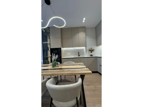 jepet me qera apartament Kati 5, 116 m² 1.750 €