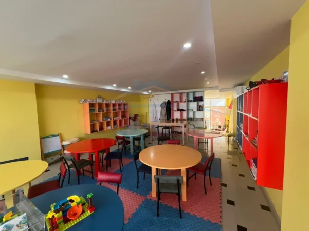 shitet ambjent biznesi Kati 0, 70 m² 120.000 €