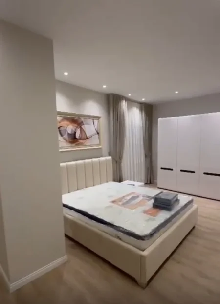 Tirane, jepet me qera apartament 2+1+Aneks+Ballkon Kati 10, 120 m² 1.200 € (Galeria Center)