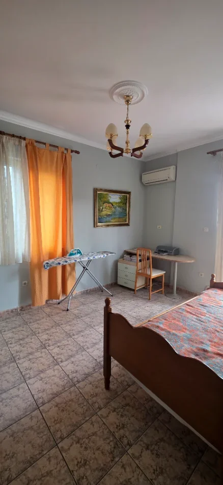 Tirane, jap me qera Vile 3+1+Aneks+Ballkon Kati 1, 140 m² 750 € (Tregu Elektrik)