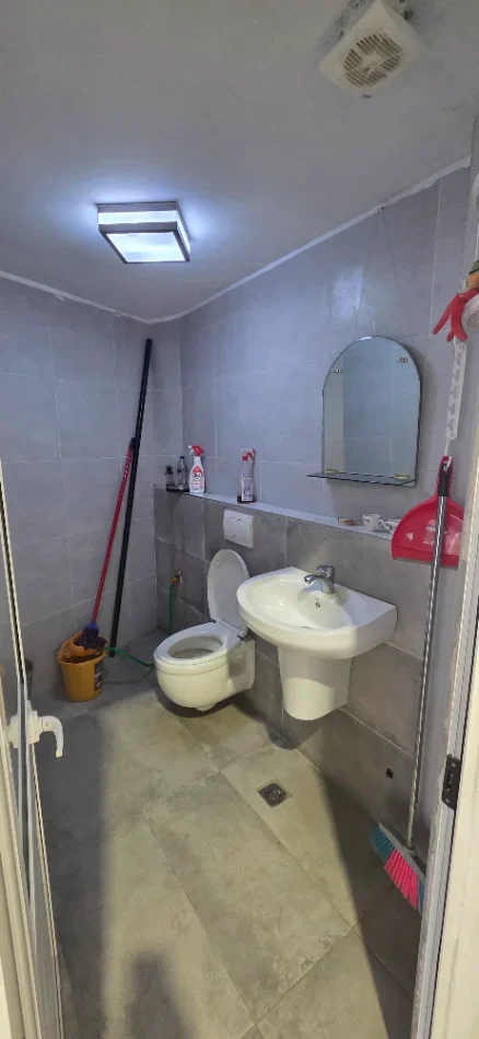 Tirane, jepet me qera dyqan Kati 0, 40 m² 400 € (Rruga e barrikadave)