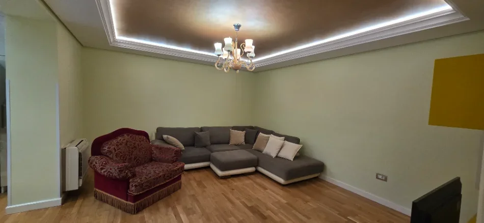 Tirane, jepet me qera apartament 2+1+Aneks Kati 1, 96 m² 1.000 € (Galeria Center)