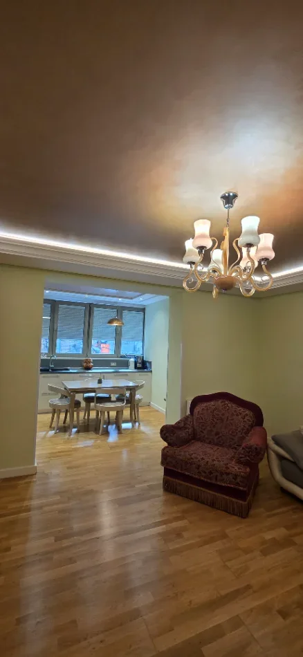 Tirane, jepet me qera apartament 2+1+Aneks Kati 1, 96 m² 1.000 € (Galeria Center)