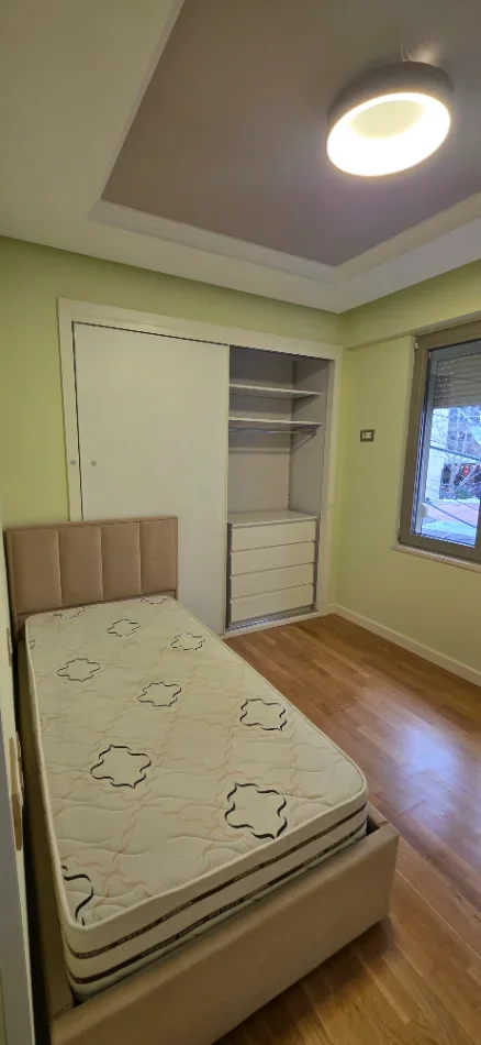 Tirane, jepet me qera apartament 2+1+Aneks Kati 1, 96 m² 1.000 € (Galeria Center)