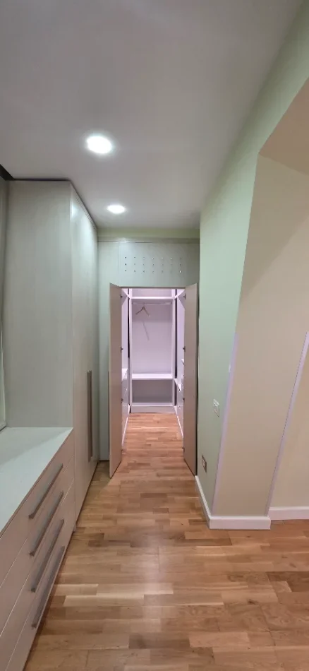 Tirane, jepet me qera apartament 2+1+Aneks Kati 1, 96 m² 1.000 € (Galeria Center)