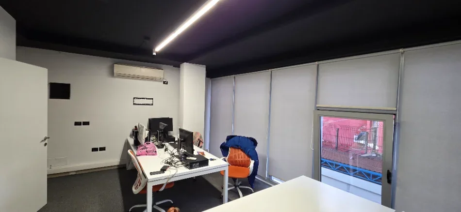 Tirane, jepet me qera zyre Kati 2, 72 m² 1.100 € (Pazari i ri)