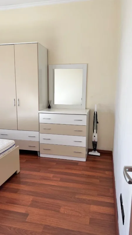 Tirane, jepet me qera apartament 1+1+Aneks+Ballkon Kati 7, 60 m² 800 € (Pazari i ri)