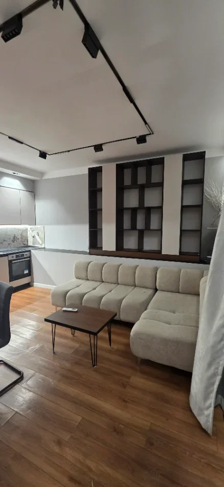 Tirane, jepet me qera apartament 2+1+Aneks+Ballkon Kati 8, 110 m² 800 € (Perballe Delijorgjit)
