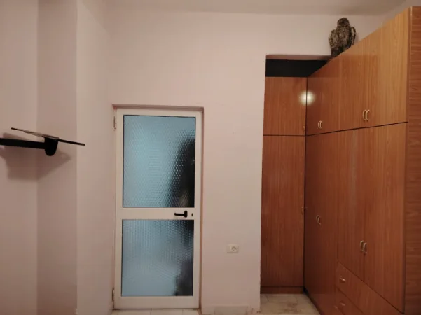 Elbasan, jepet me qera apartament 2+1+Aneks+Ballkon Kati 3, 65 m² 300 € (Qender - Bulevardi Qemal Stafa)